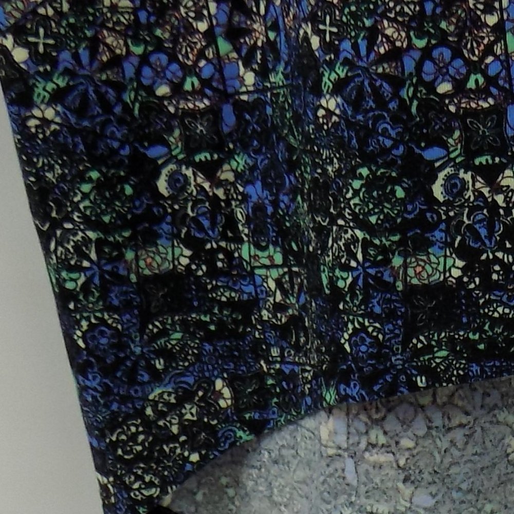 LuLaRoe Irma Womens Blouse Size XXS NWT - Picture 2 of 8
